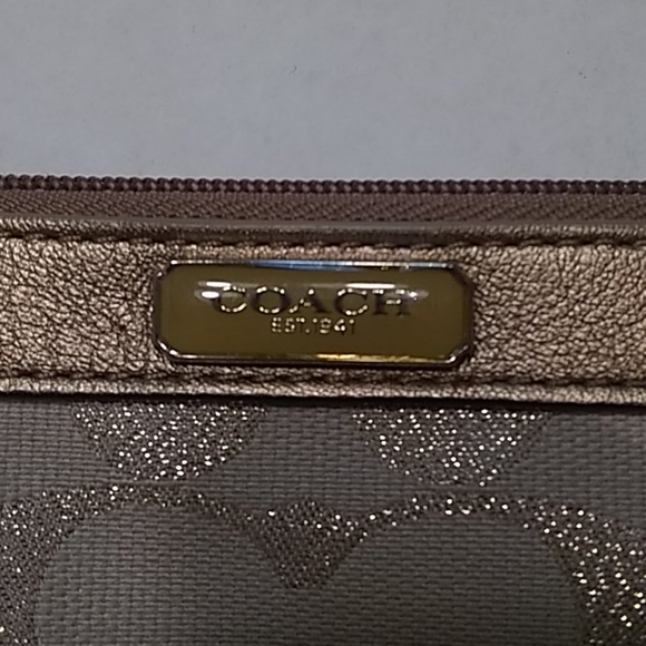 Coach wristlet. - Picture 11 of 11